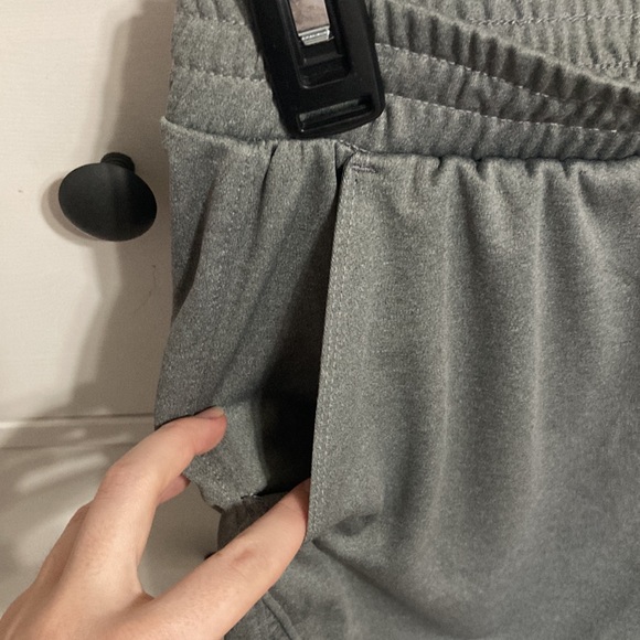 Grey athletic shorts - Picture 4 of 4